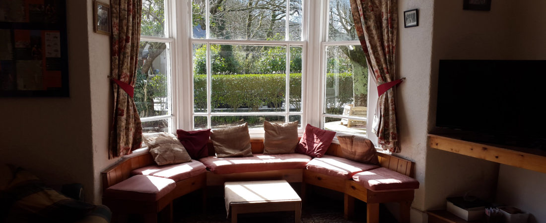 group accommodation in snowdonia, large lounge