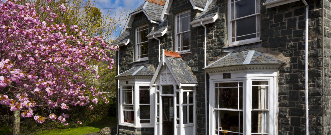group accommodation in snowdonia, snowdon lodge in spring